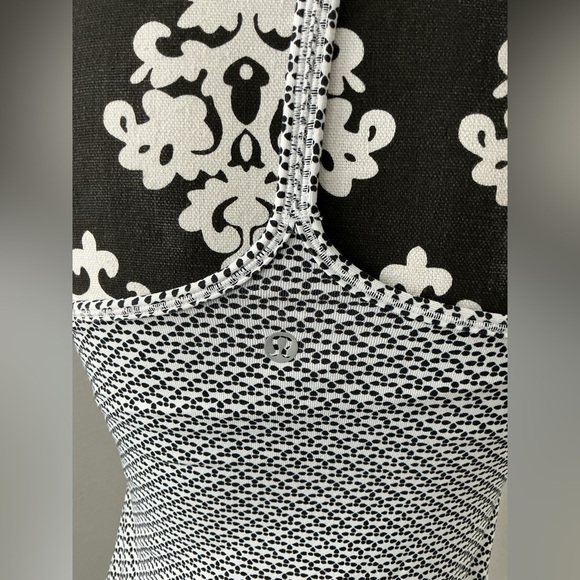 Lululemon Athletica Black and White Tank Top Sz 8 - Picture 4 of 8